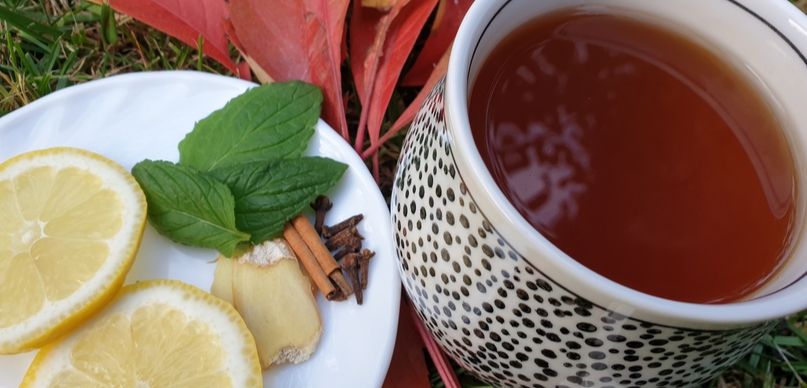 herbata zimowa z imbirem i cytryną