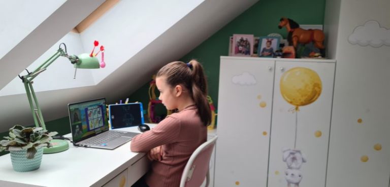 Angielski online z AllRight, czyli Julka zaczyna swoją przygodę